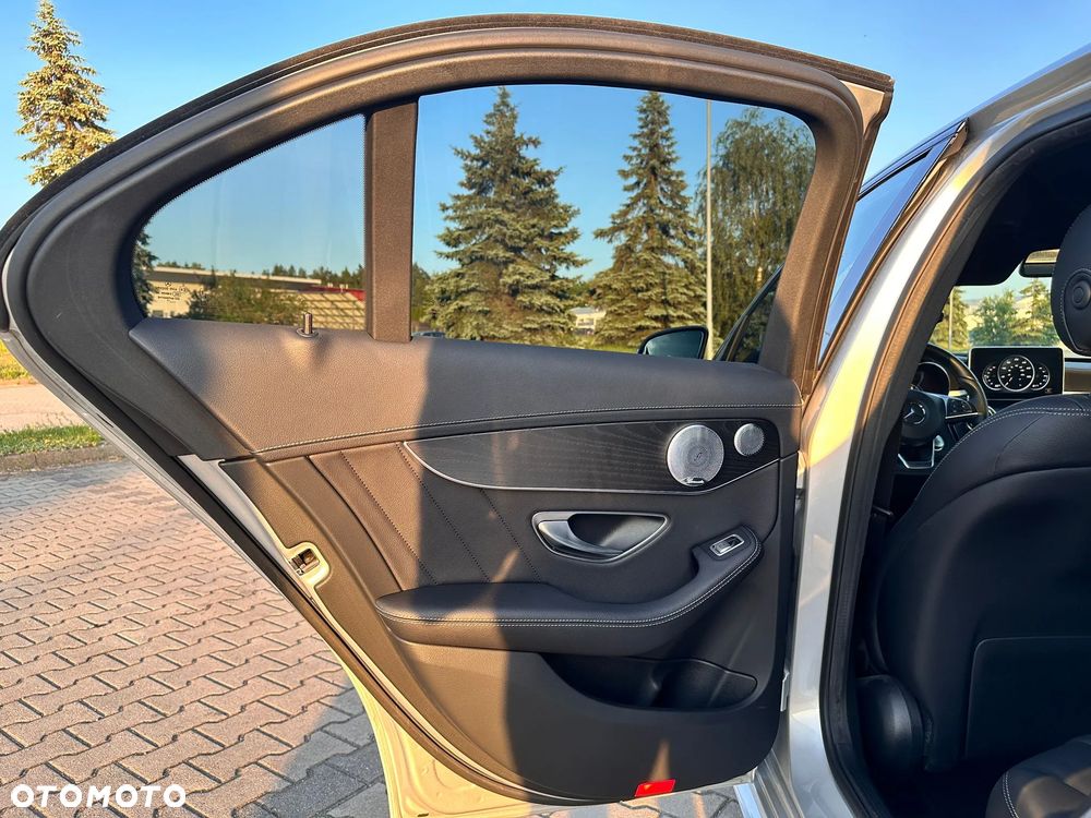 Mercedes-Benz Klasa C AMG 43 4Matic 9G-TRONIC - 26