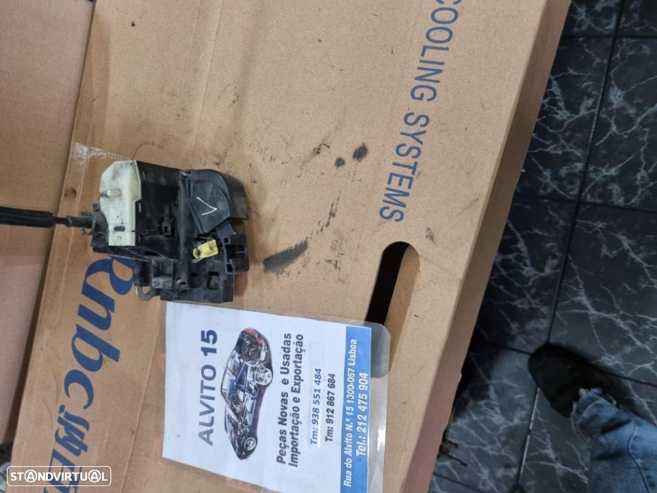 fechadura da porta frente esquerda Renault Clio 2000 - 1