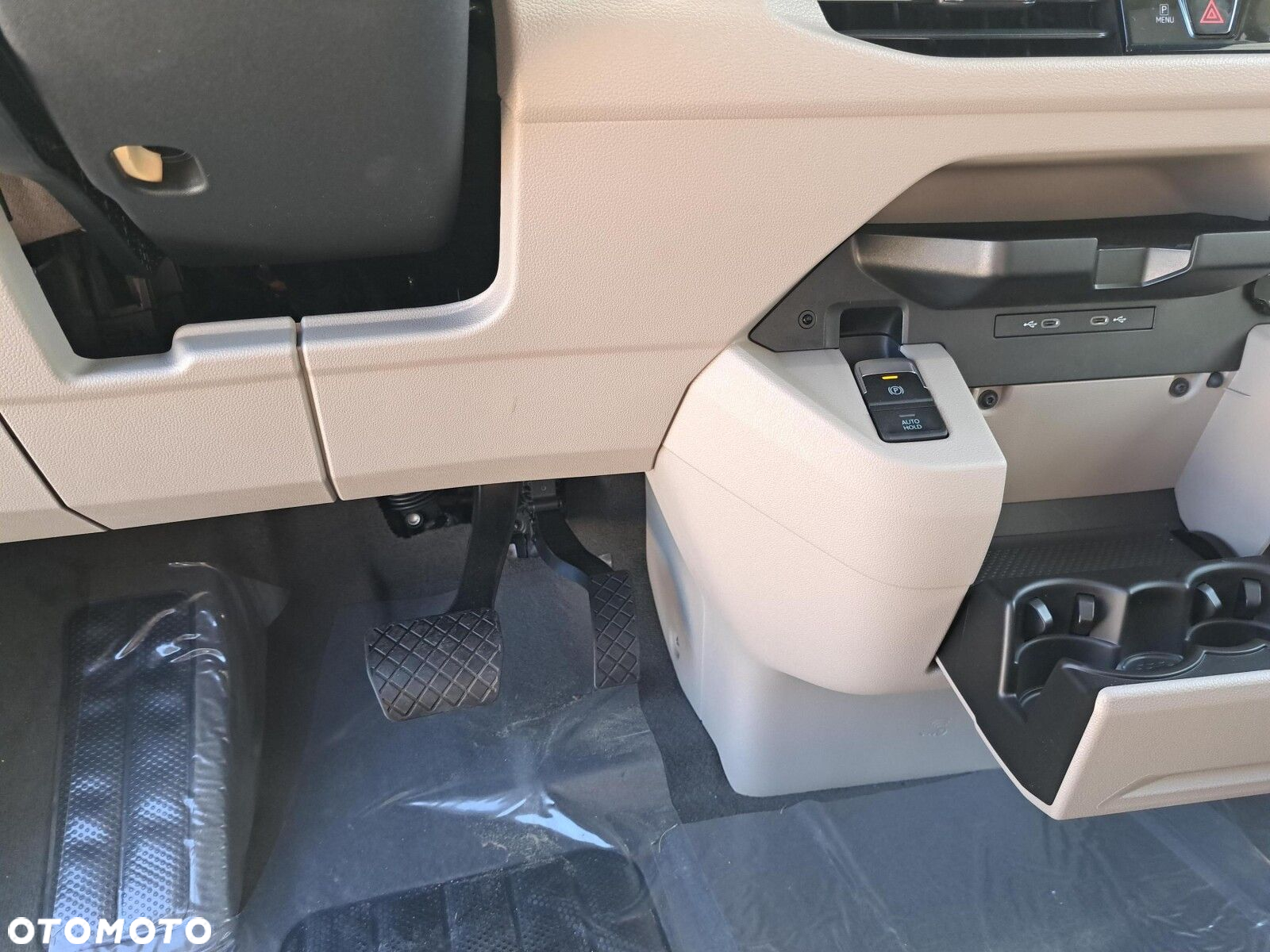 Volkswagen multivan Family L2 silnik: 2,0 l TDI SCR 150 KM / skrzynia biegów: 7-biegowa DSG rozstaw osi: 3124 mm - 35