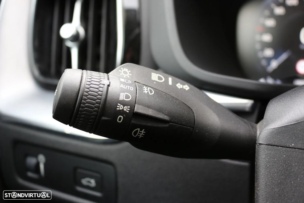 Volvo XC 60 2.0 D3 Momentum Plus - 11