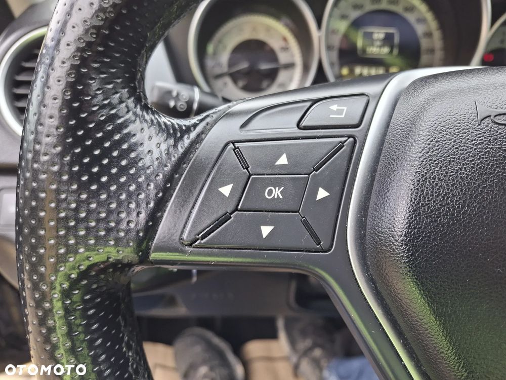 Mercedes-Benz Klasa C 180 BlueEFFICIENCY 7G-TRONIC Avantgarde - 26