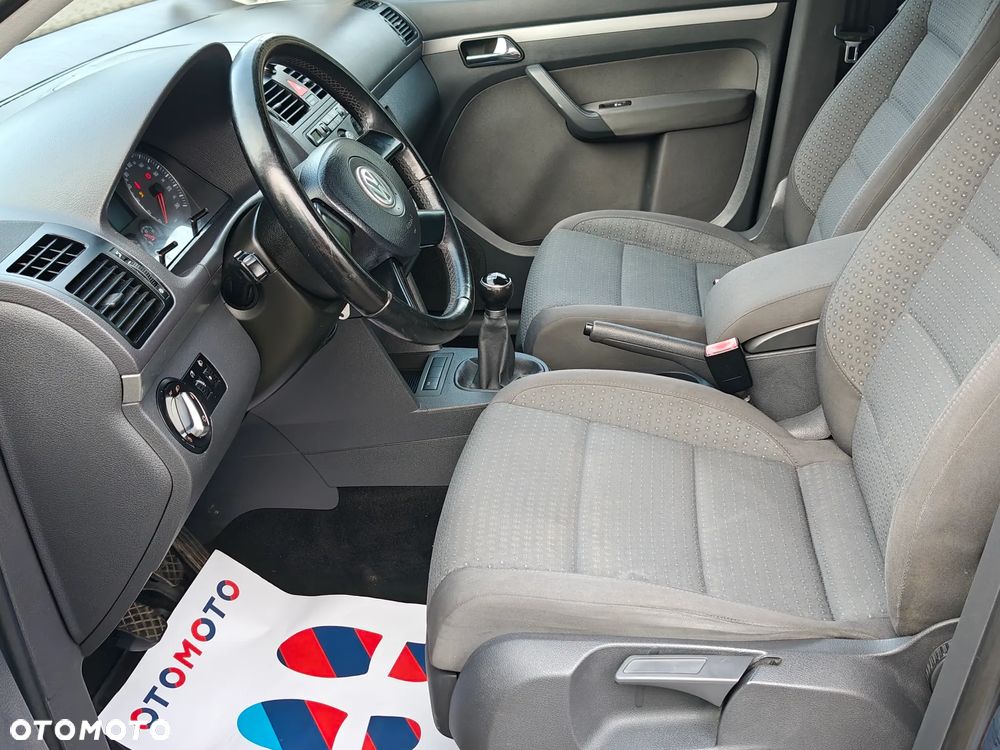 Volkswagen Touran 2.0 FSI Highline - 10