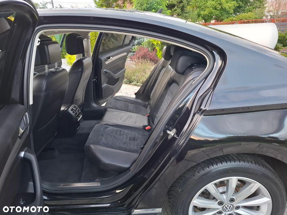 Volkswagen Passat 2.0 TDI (BlueMotion Technology) Highline - 27