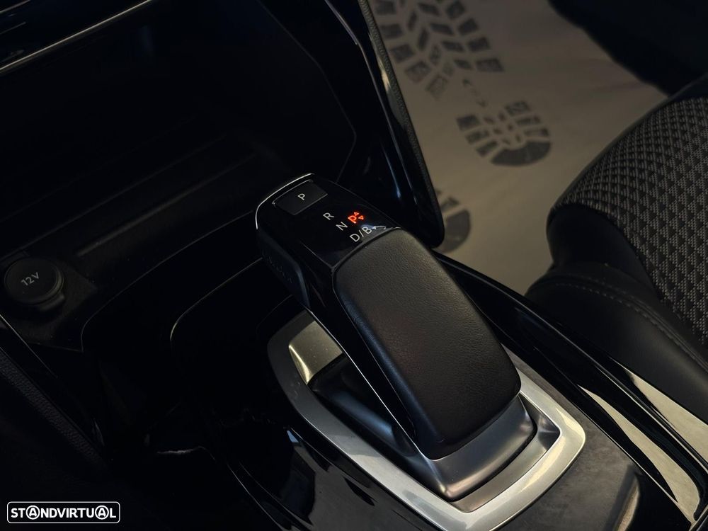 Peugeot e-2008 50 kWh GT - 24