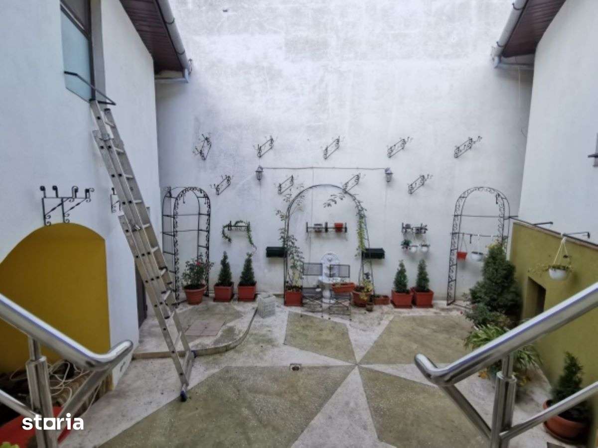 De vanzare/inchiriere casa+spatiu comercial in comuna Baita - Imagine principală: 5/7