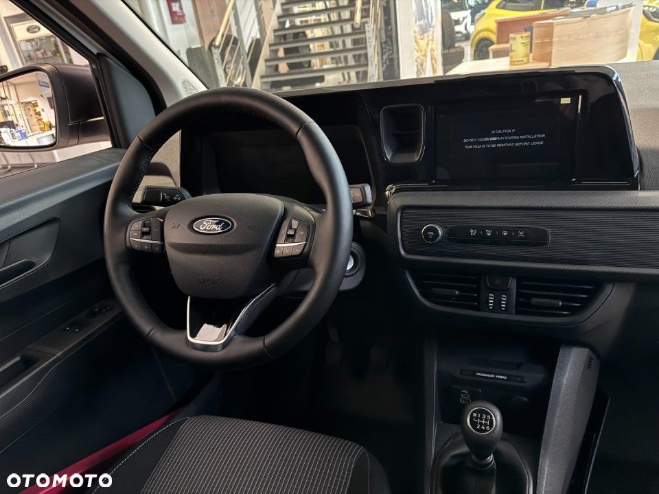 Ford Transit Courier - 10