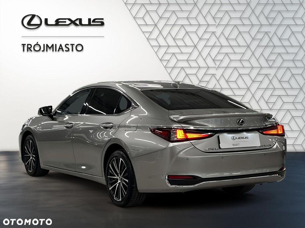 Lexus ES 300h Business Edition - 4