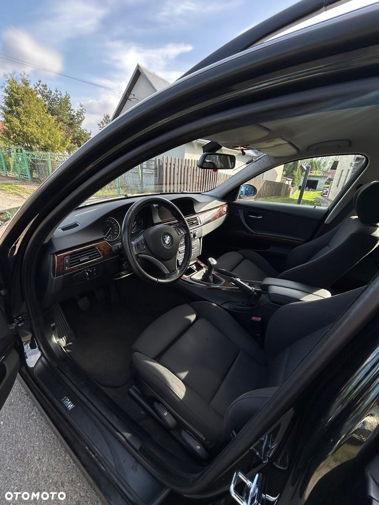 BMW Seria 3 318i - 24