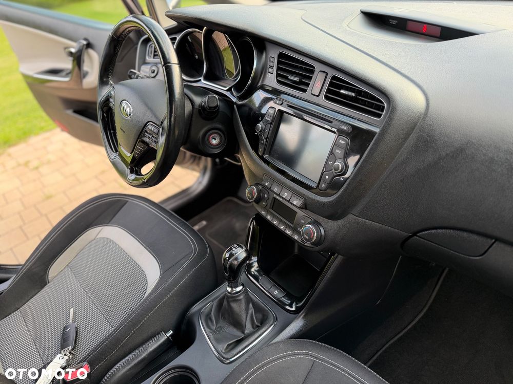 Kia Ceed 1.6 CRDi 128 ISG Platinum Edition - 27