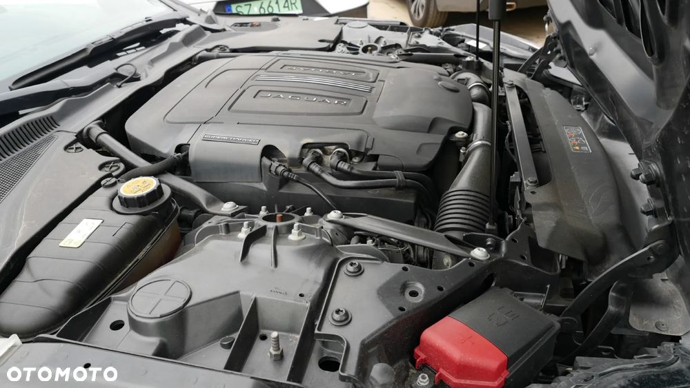 Jaguar F-Type R-Dynamic - 10