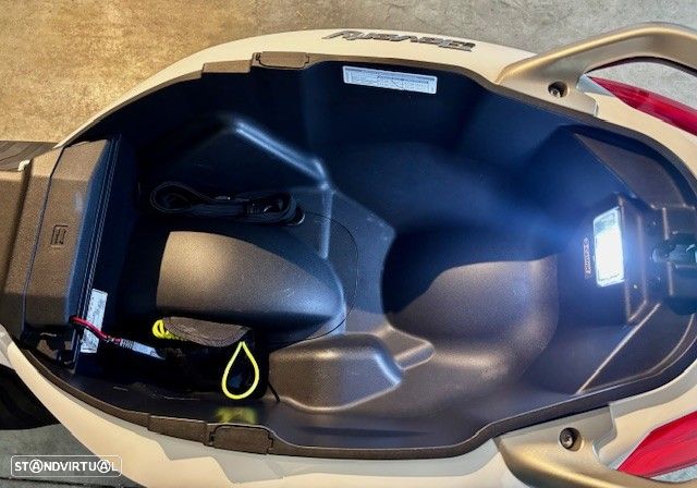 Piaggio Beverly 300 HPE - 11