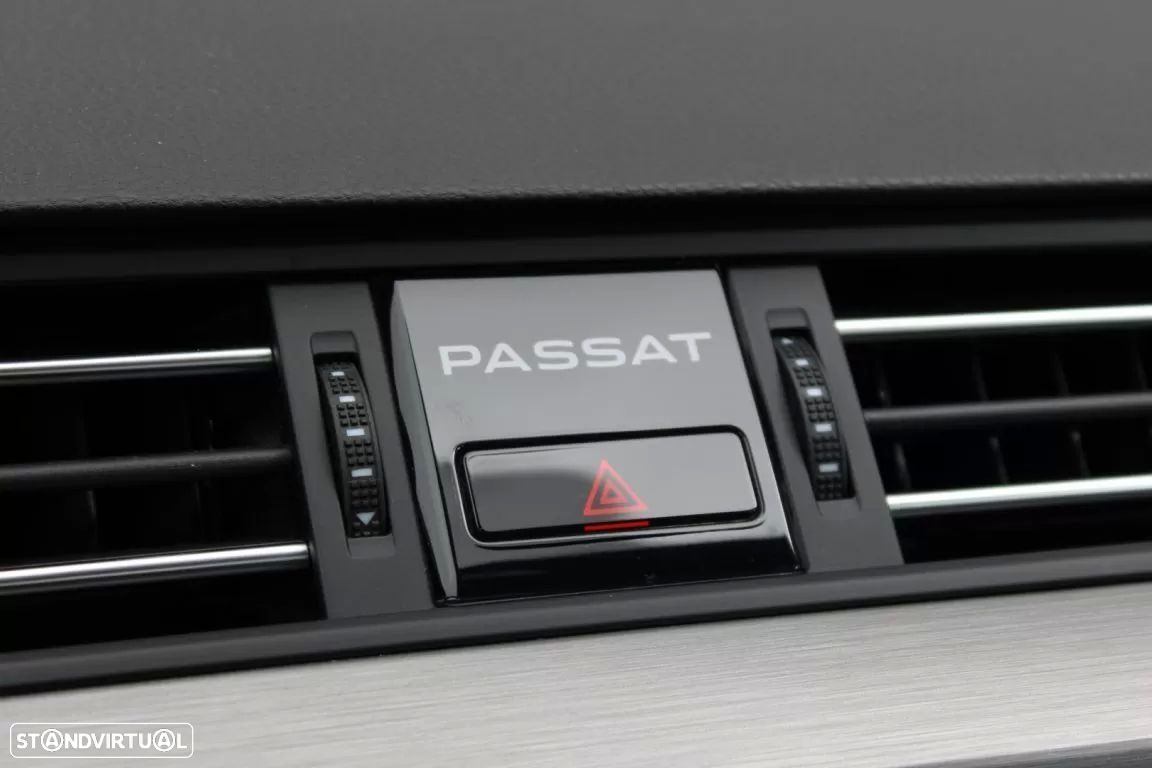 VW Passat 2.0 TDI Elegance - 25