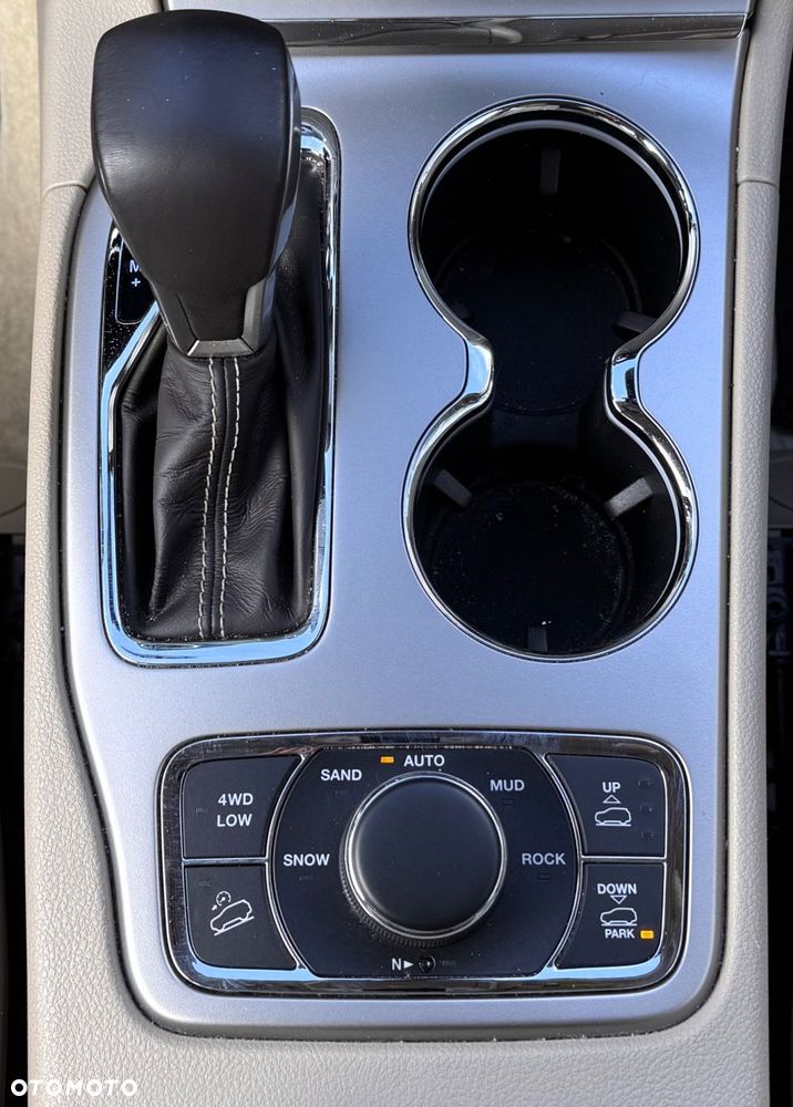 Jeep Grand Cherokee - 21