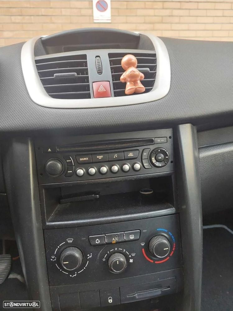 Peugeot 207 1.4 HDi Premium - 3