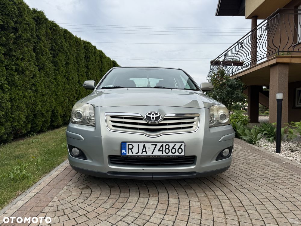 Toyota Avensis 1.8 VVT-i Sol - 2
