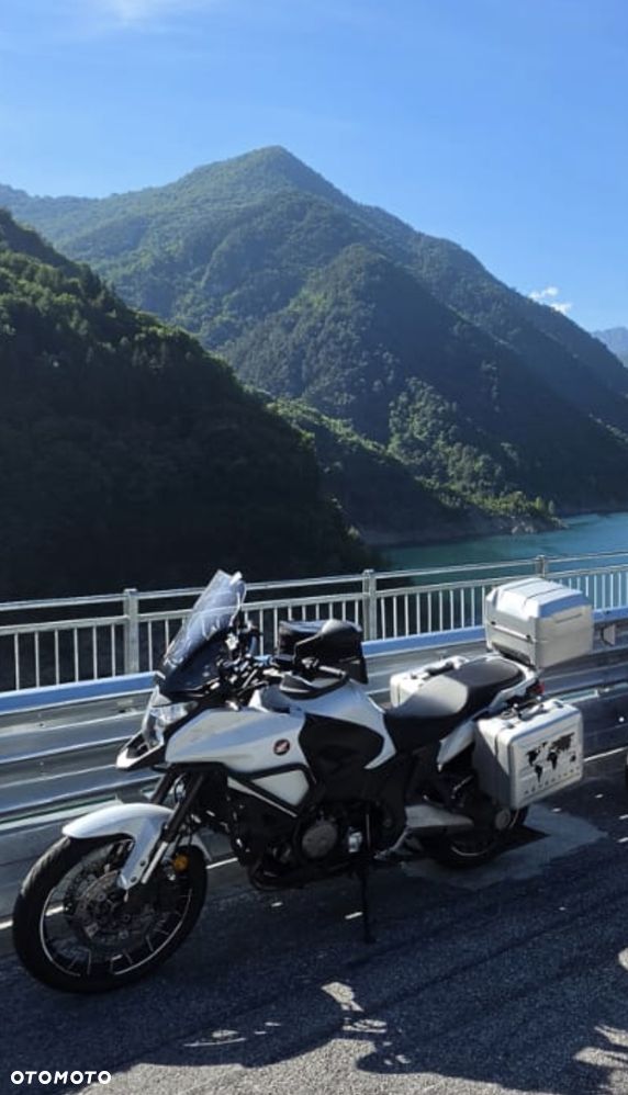 Honda VFR - 16