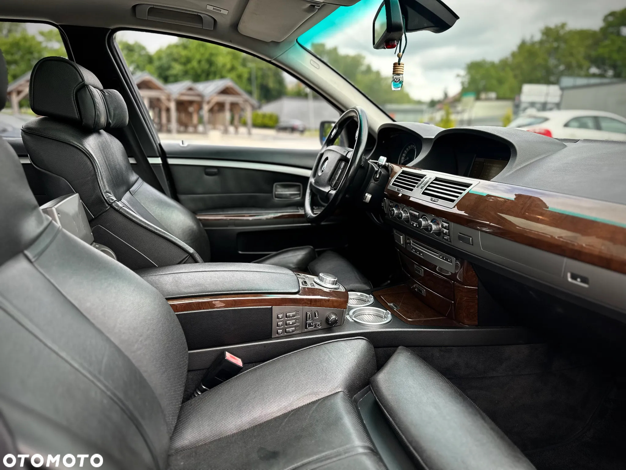 BMW Seria 7 750i L - 25