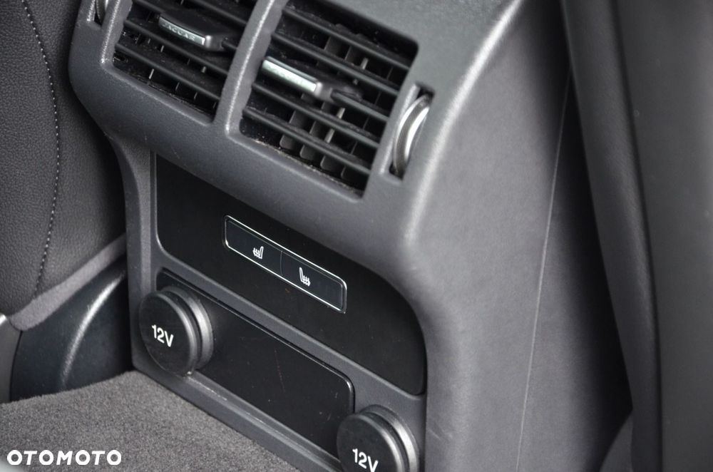 Jaguar XF 3.0 TDV6 R-Sport - 29