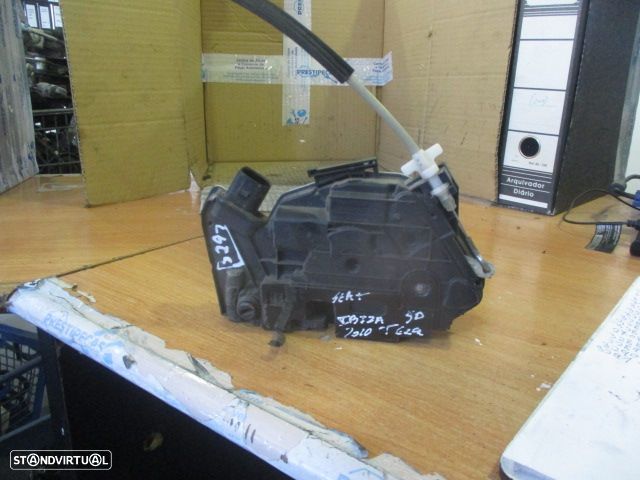 Fecho 6J0839015A SEAT IBIZA 2010 TE 6 PINOS SEAT IBIZA 4 6J FASE 1 2009 1.6TDI 90CV 5P BRANCO TE  6 PINOS - 5