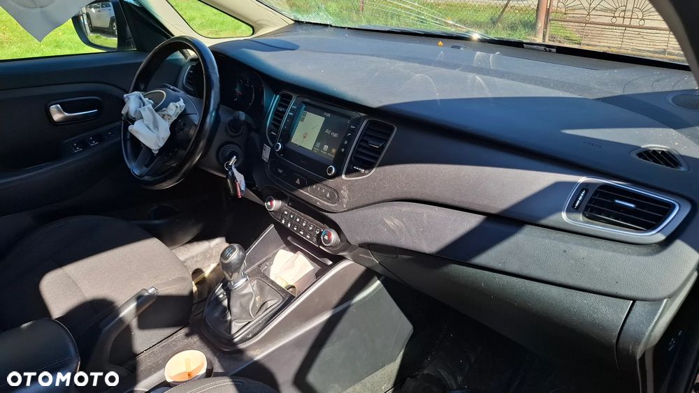 Kia Carens - 19