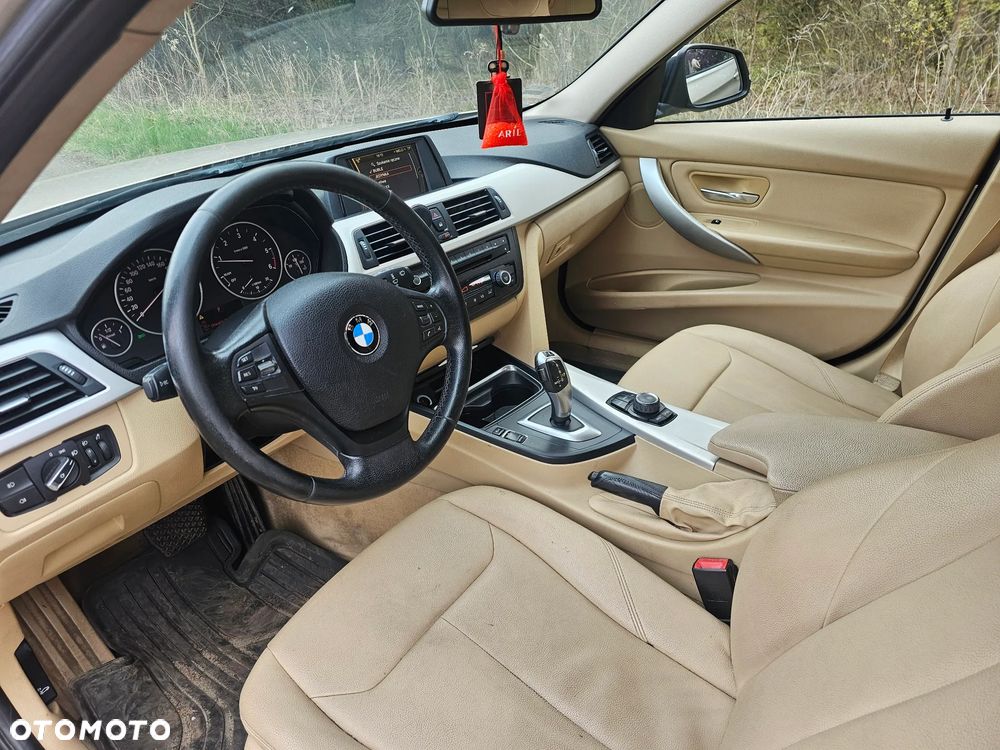 BMW Seria 3 318d Luxury Line - 11