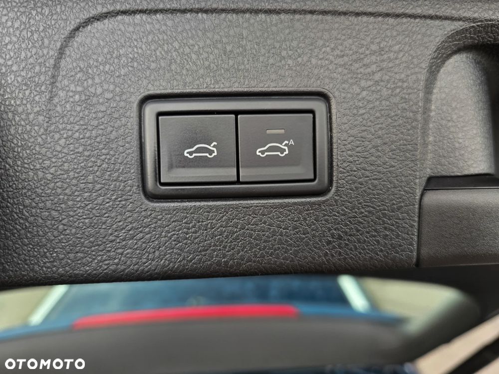 Volkswagen Passat Variant 2.0 TDI EVO Elegance DSG - 9