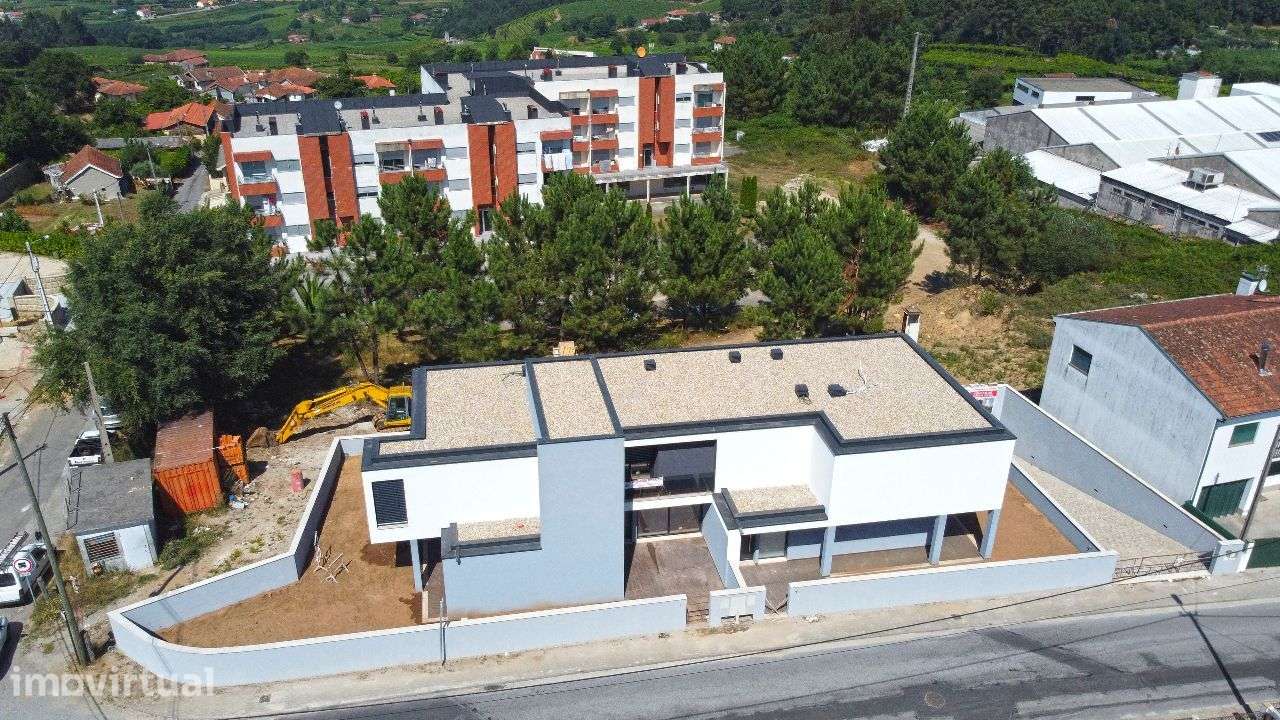 Moradia V3 Centro Lixa - Grande imagem: 3/16