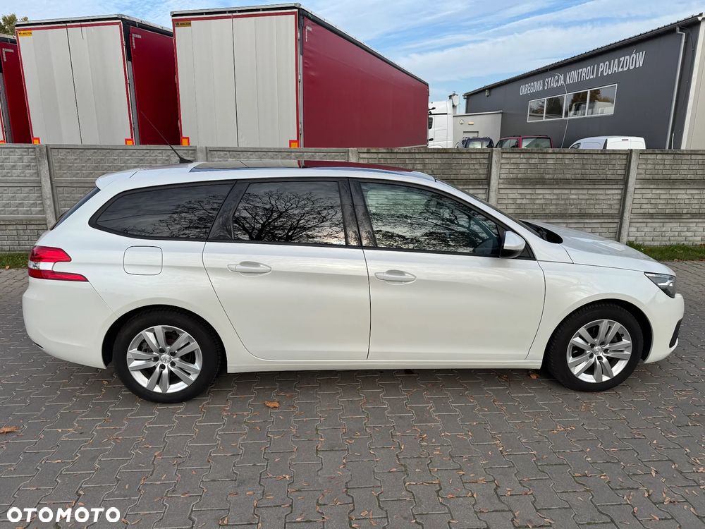 Peugeot 308 - 8