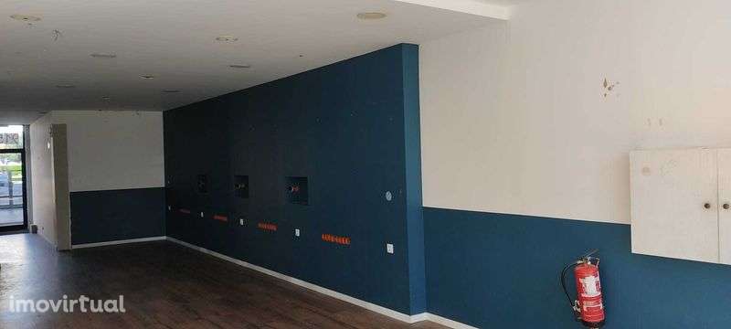 Loja Espetacular 2 montras na Avenida principal de Leça da Palmeira - Grande imagem: 5/7