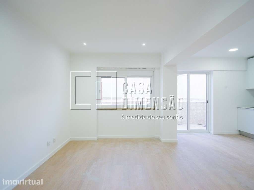 Apartamento T2, totalmente remodelado com logradouro, na Amadora!! - Grande imagem: 5/23