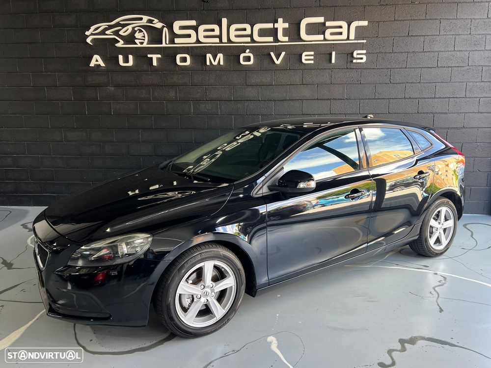 Volvo V40 2.0 D3 Momentum - 1