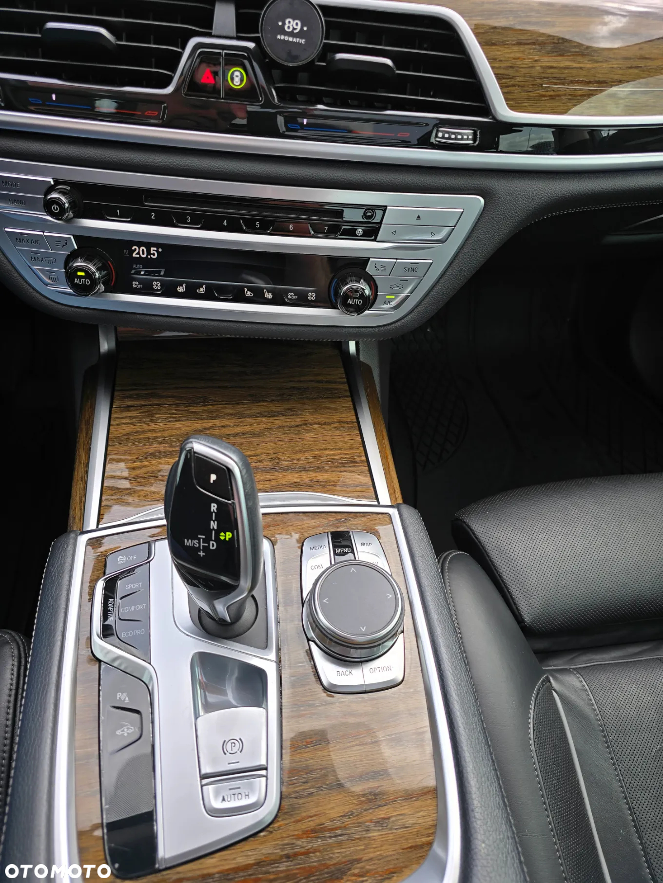 BMW Seria 7 740Li - 25