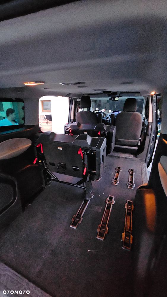 Ford Tourneo Custom - 14