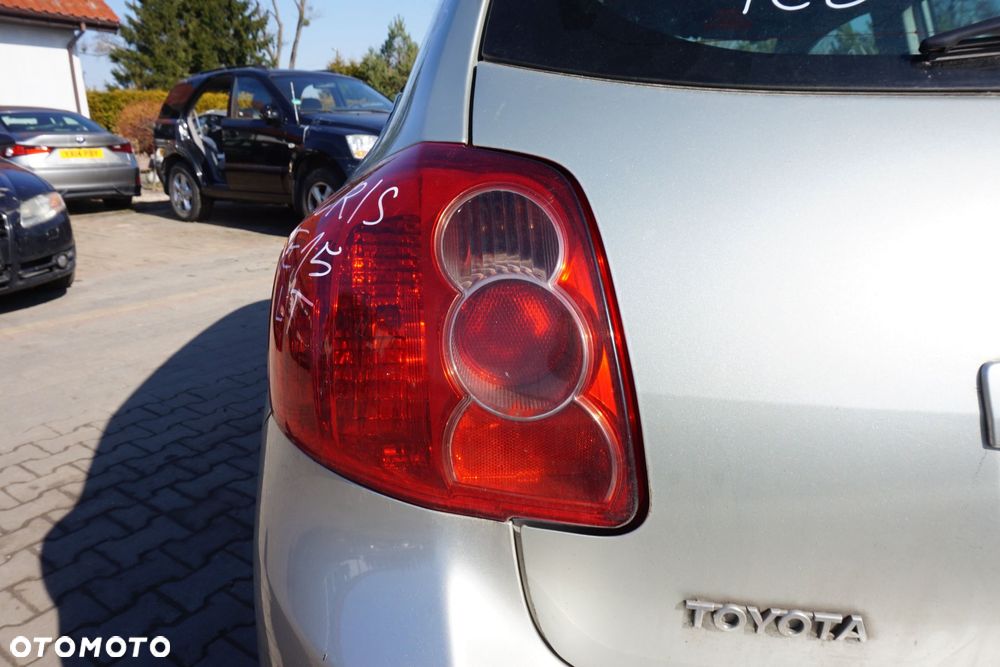 LAMPA TYLNA LEWA AURIS E15 I 5D HB  TOYOTA 2006-2009 - 2