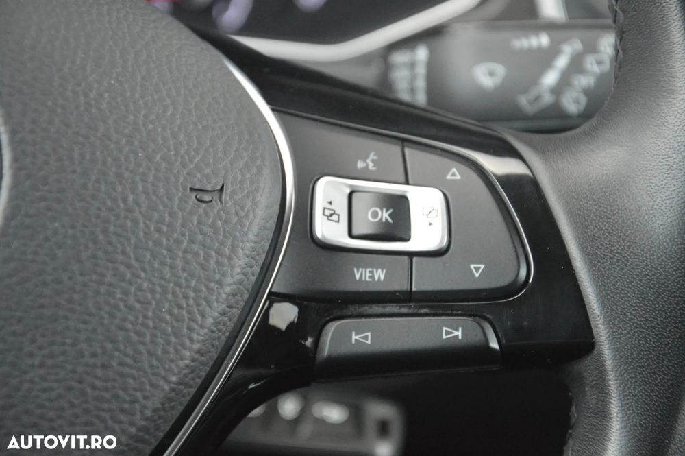 Volkswagen T-Roc - 36