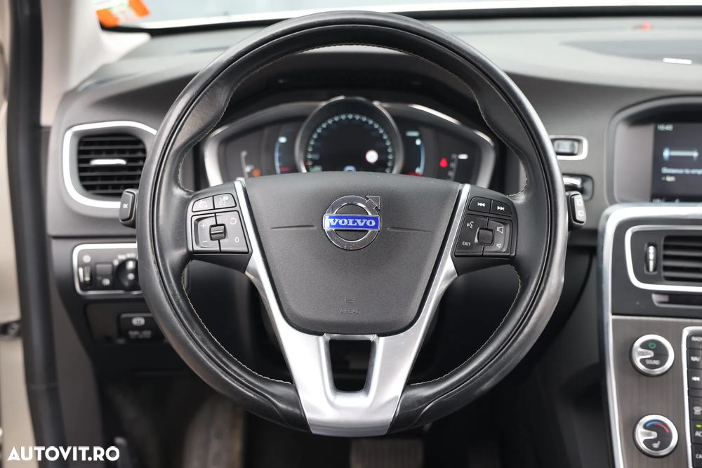 Volvo V60 D6 Plug-In-Hybrid AWD Geartronic Momentum - 21