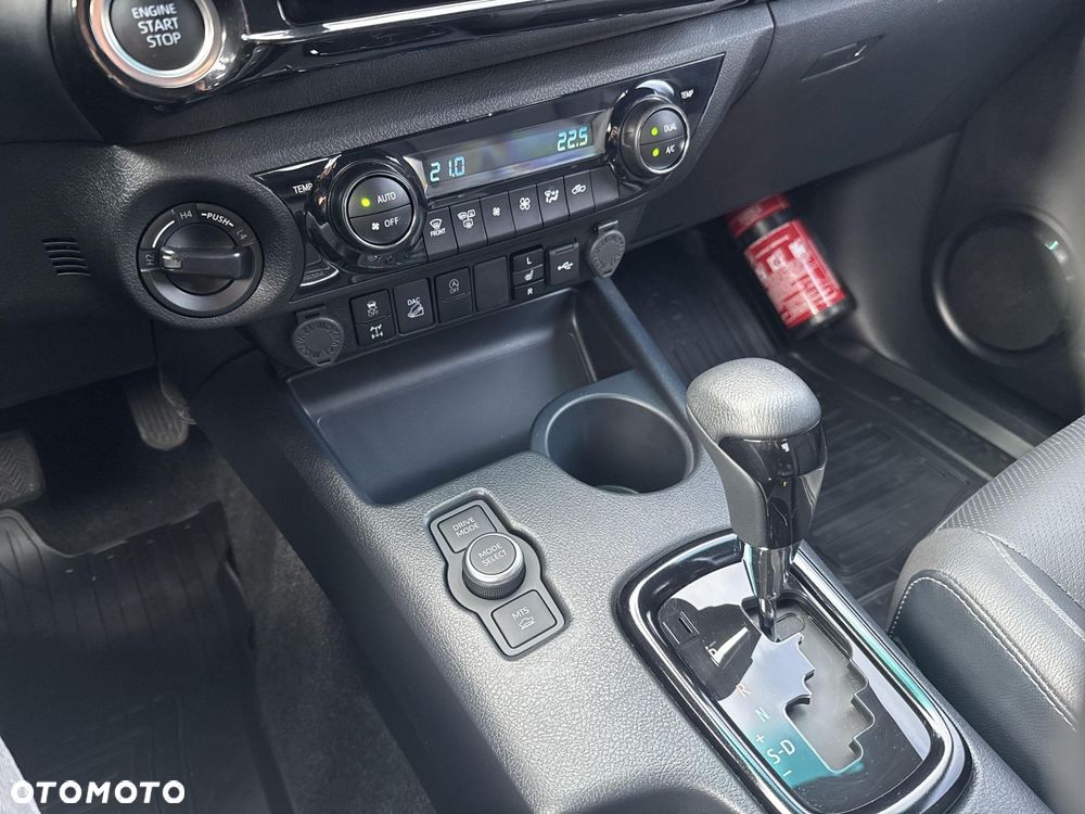 Toyota Hilux - 25