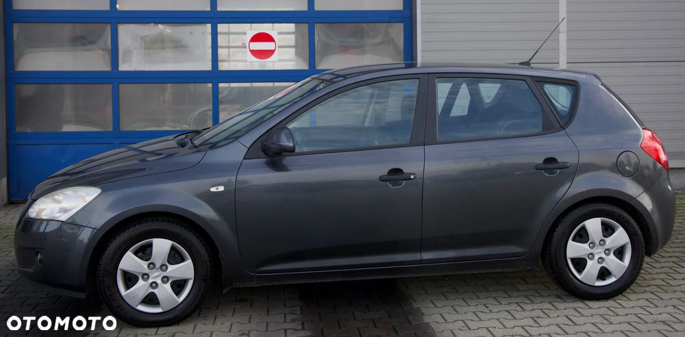 Kia Ceed 2010 photo 2