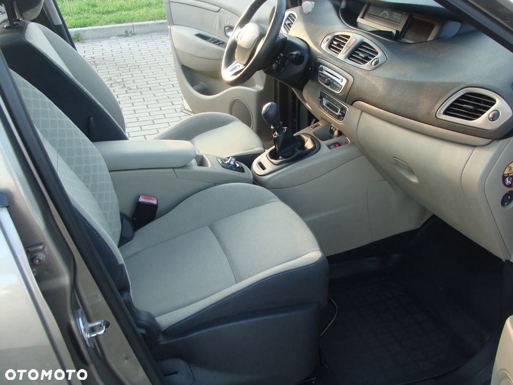 Renault Scenic 1.9 dCi Expression - 12