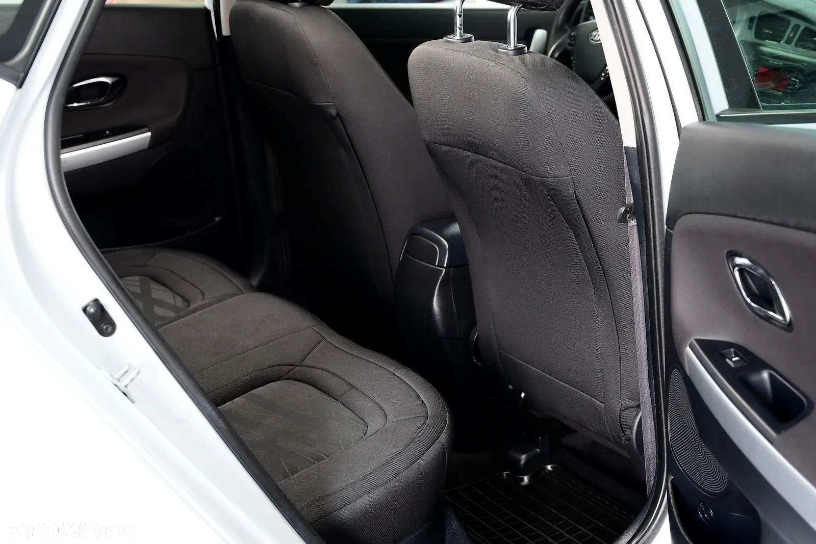 Kia Ceed - 11