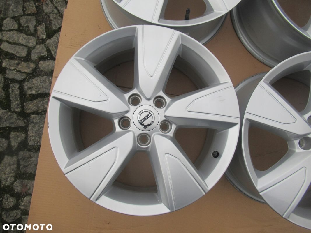 ALUFELGI 4szt R17 VOLVO S40,V50, S60,V70, S80,S90,XC40,XC60,XC70 - 5