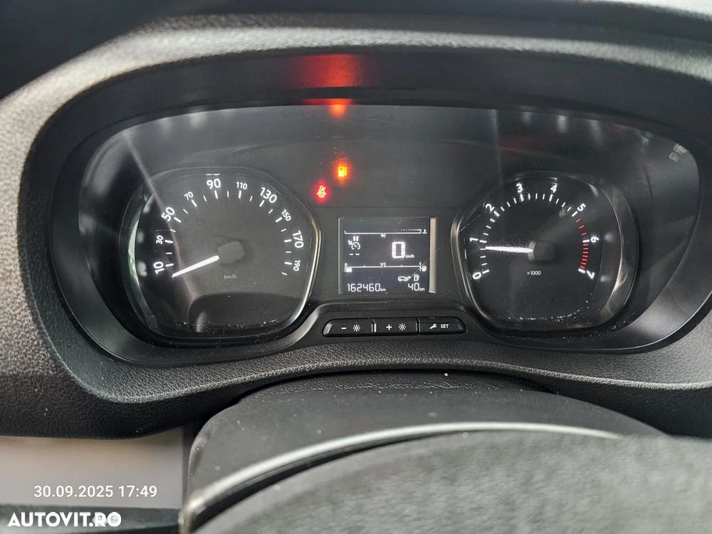 Opel Vivaro - 10
