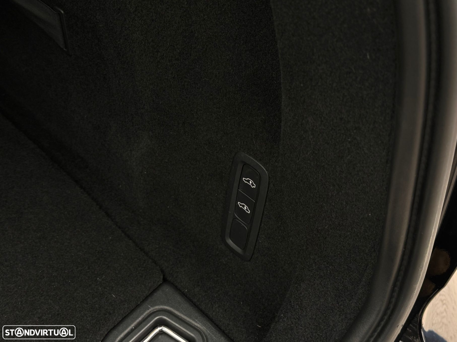 Volvo XC 60 2.0 T8 PHEV R-Design Expression AWD - 22