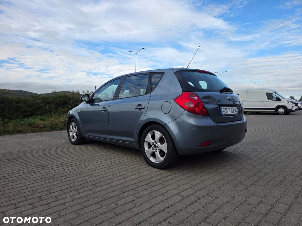 Kia Ceed - 6