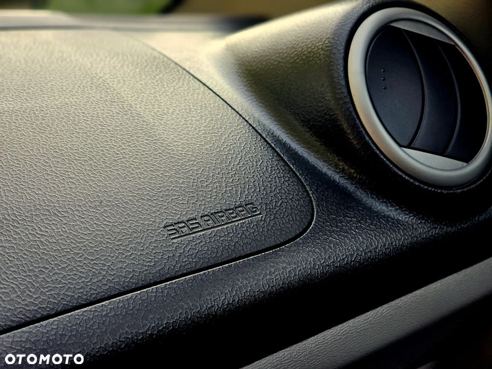 Nissan Pixo 1.0 more - 24