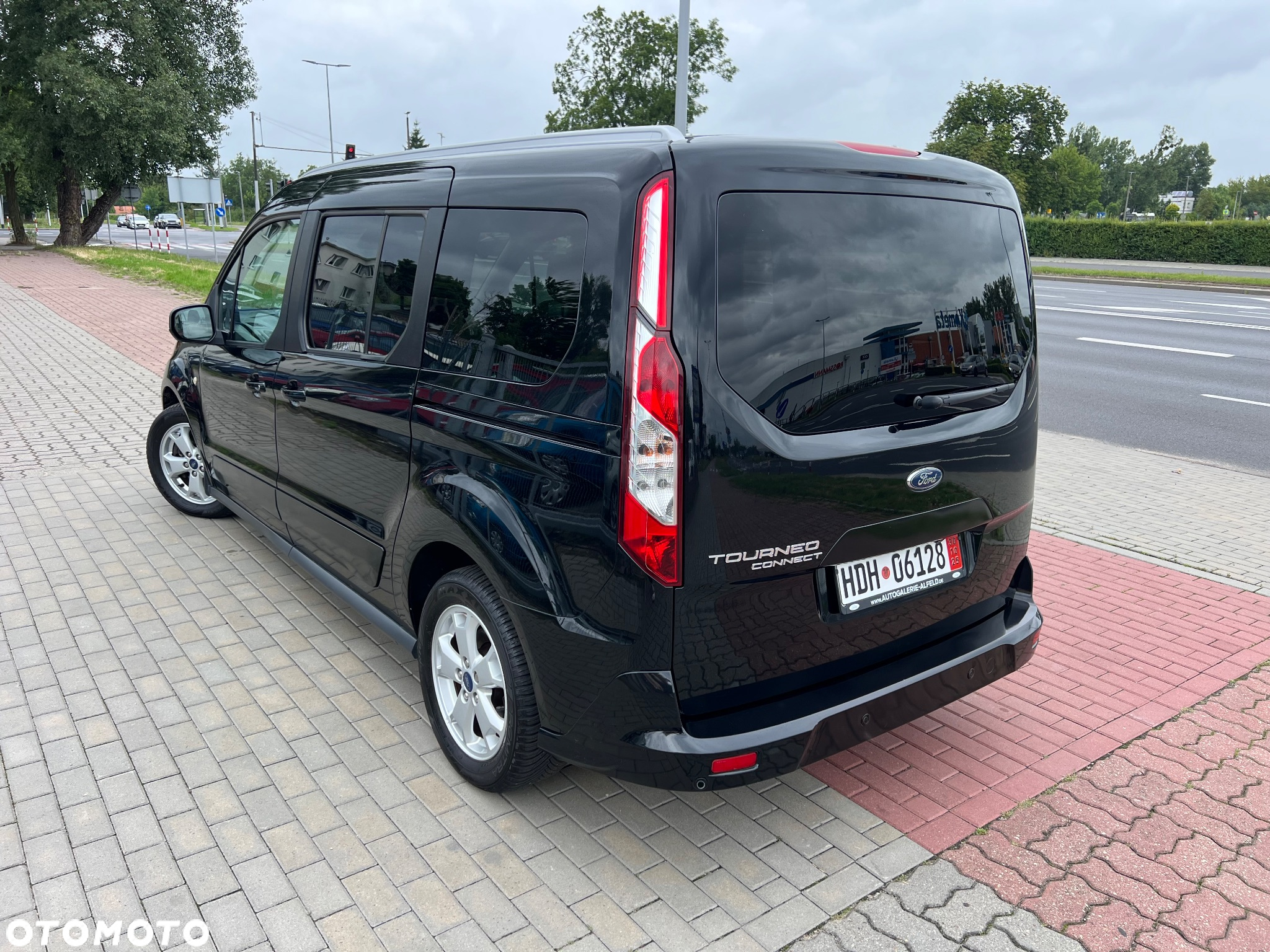 Ford Tourneo Connect 1.5 EcoBlue Start-Stop Titanium - 4