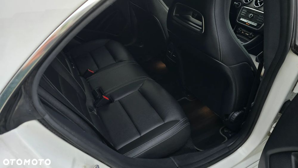 Mercedes-Benz CLA 250 4Matic 7G-DCT AMG Line - 34