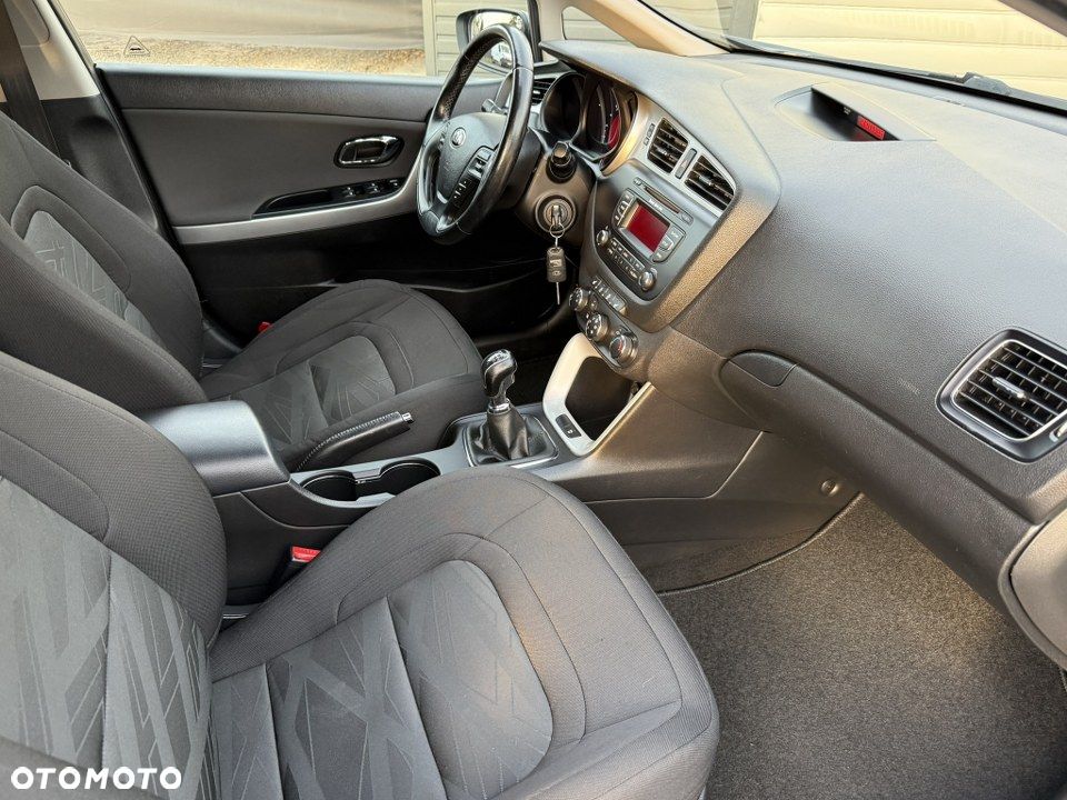 Kia Ceed 1.6 GDI Dream Team Edition - 29