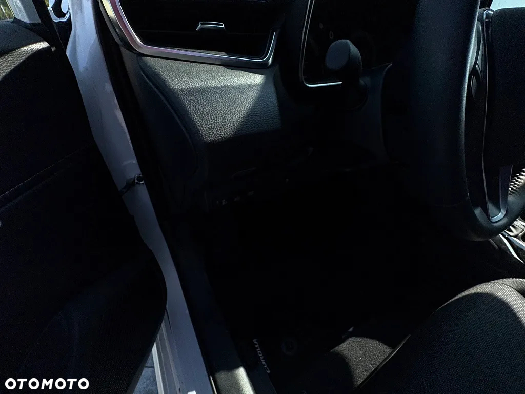 Toyota Corolla 1.8 Hybrid Comfort - 22