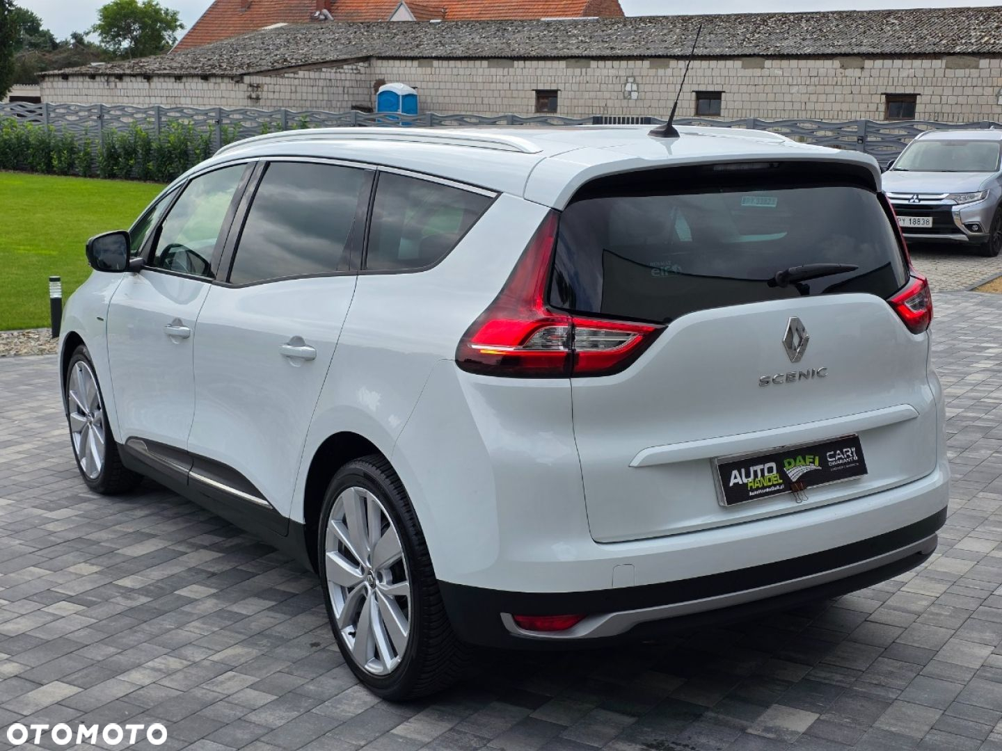 Renault Grand Scenic - 30